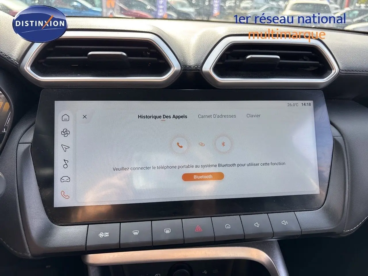 Écran tactile central du MG Motor ZS 2025 en Pebble Black, vue intérieure du tableau de bord.