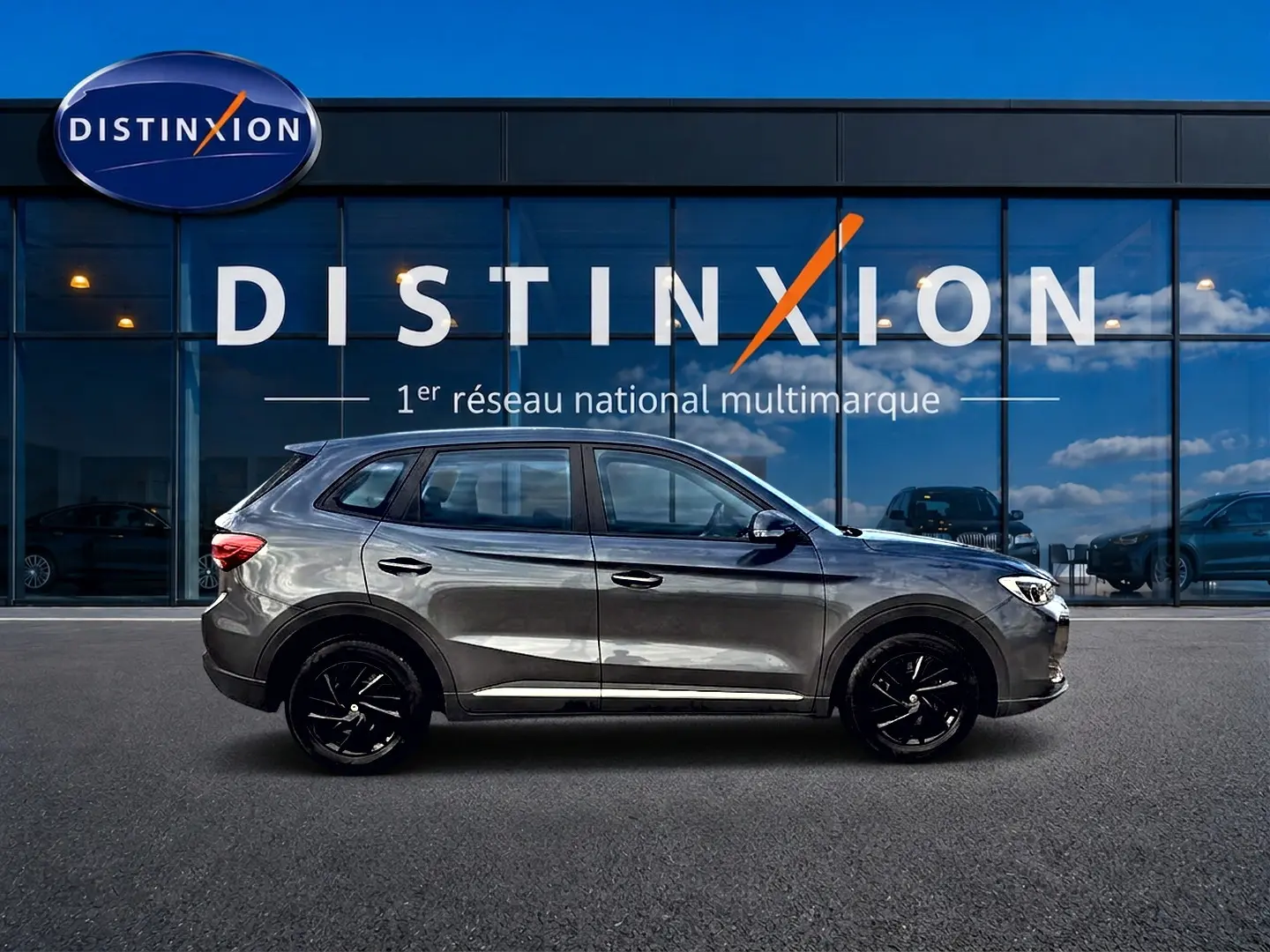 Profil droit du MG ZS 1.5 hybrid Camden grey 2026, avec jantes noires et poignées ton carrosserie.