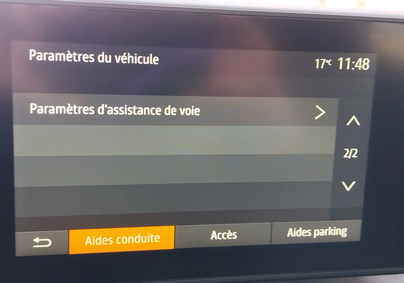 Écran tactile intérieur du Dacia Jogger affichant les paramètres d'assistance de voie, interface en français.