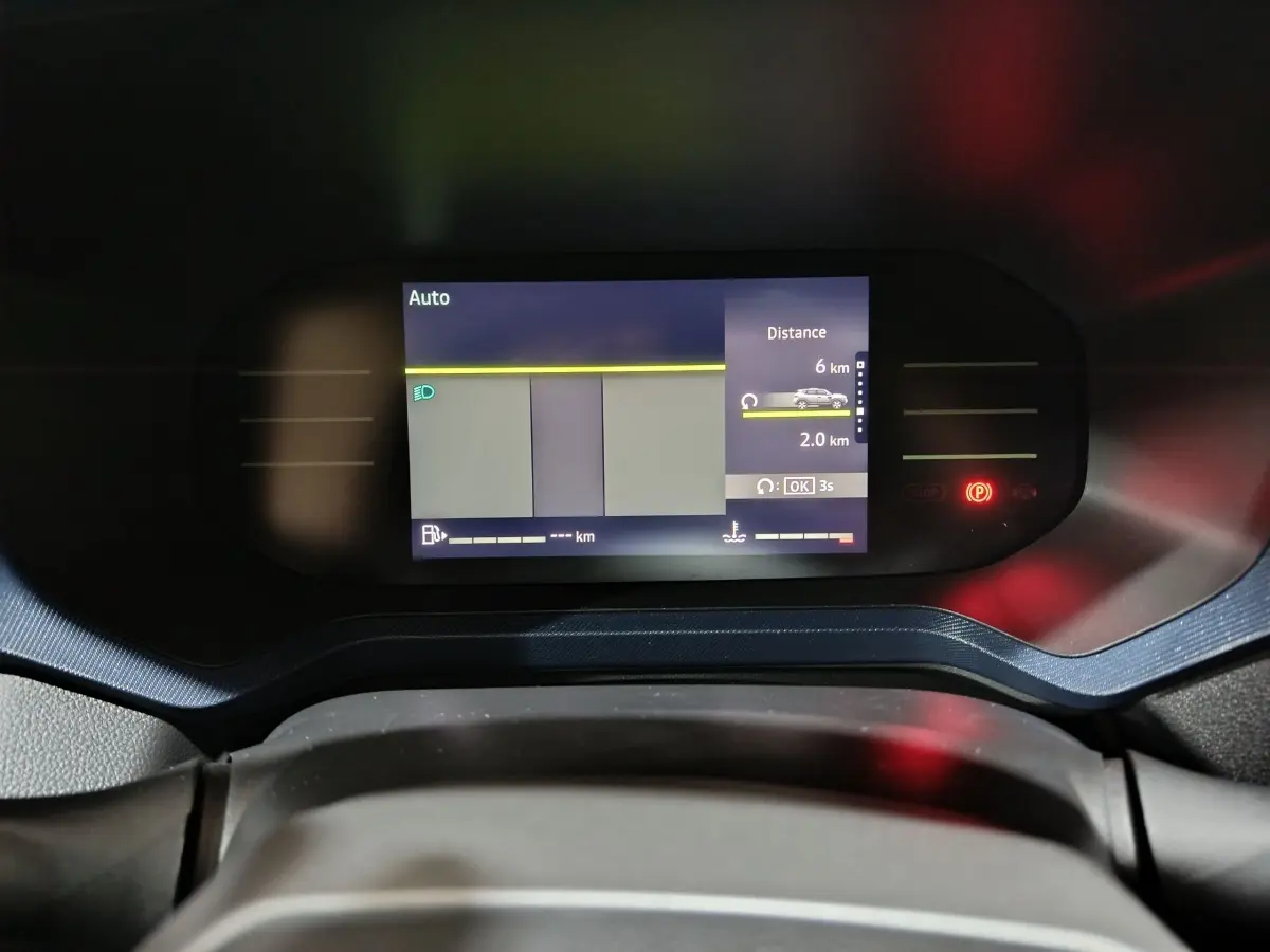 Affichage numérique du combiné d'instruments du Dacia Bigster 2025, vue frontale du tableau de bord.