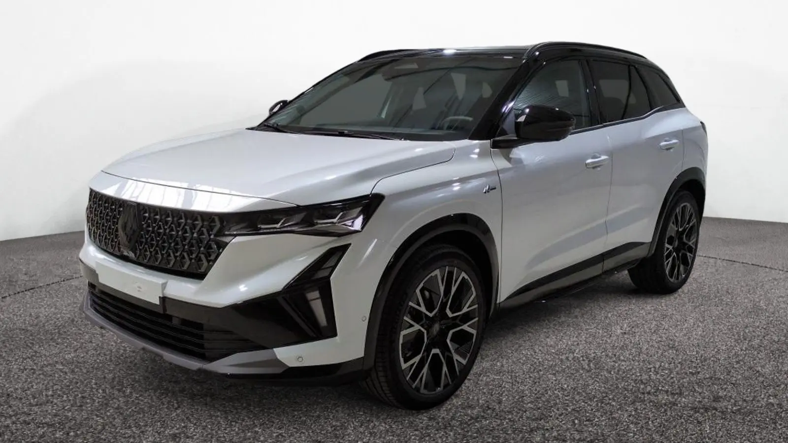 Renault Austral blanc nacré avec toit noir étoilé, vue 3/4 avant droit, jantes alliage 20'' noires et calandre noire distinctive.