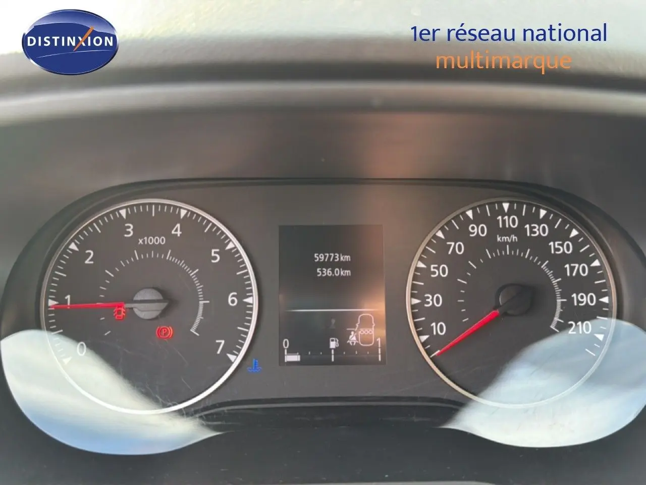 Tableau de bord du Dacia Duster 2022, affichage compteur et compte-tours avec 59 773 km au total.