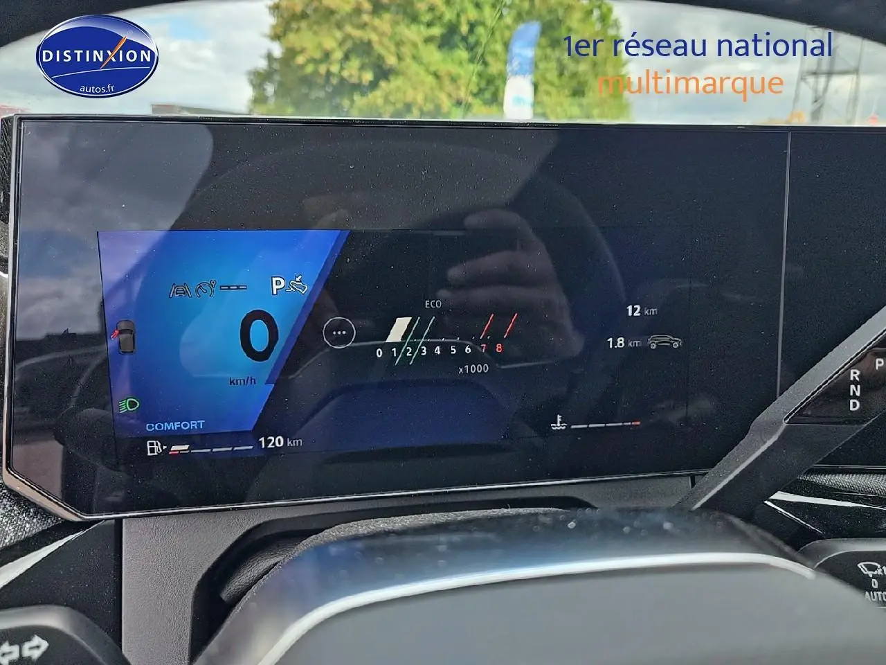 Tableau de bord numérique de Renault Clio VI 1.2 TCe 115 Techno EDC, affichage vitesse et mode confort.