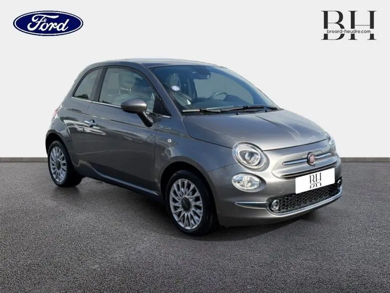 Fiat 500 Electroclash Grey Métal vue 3/4 avant droit, compacte avec jantes alu et phares ronds LED.