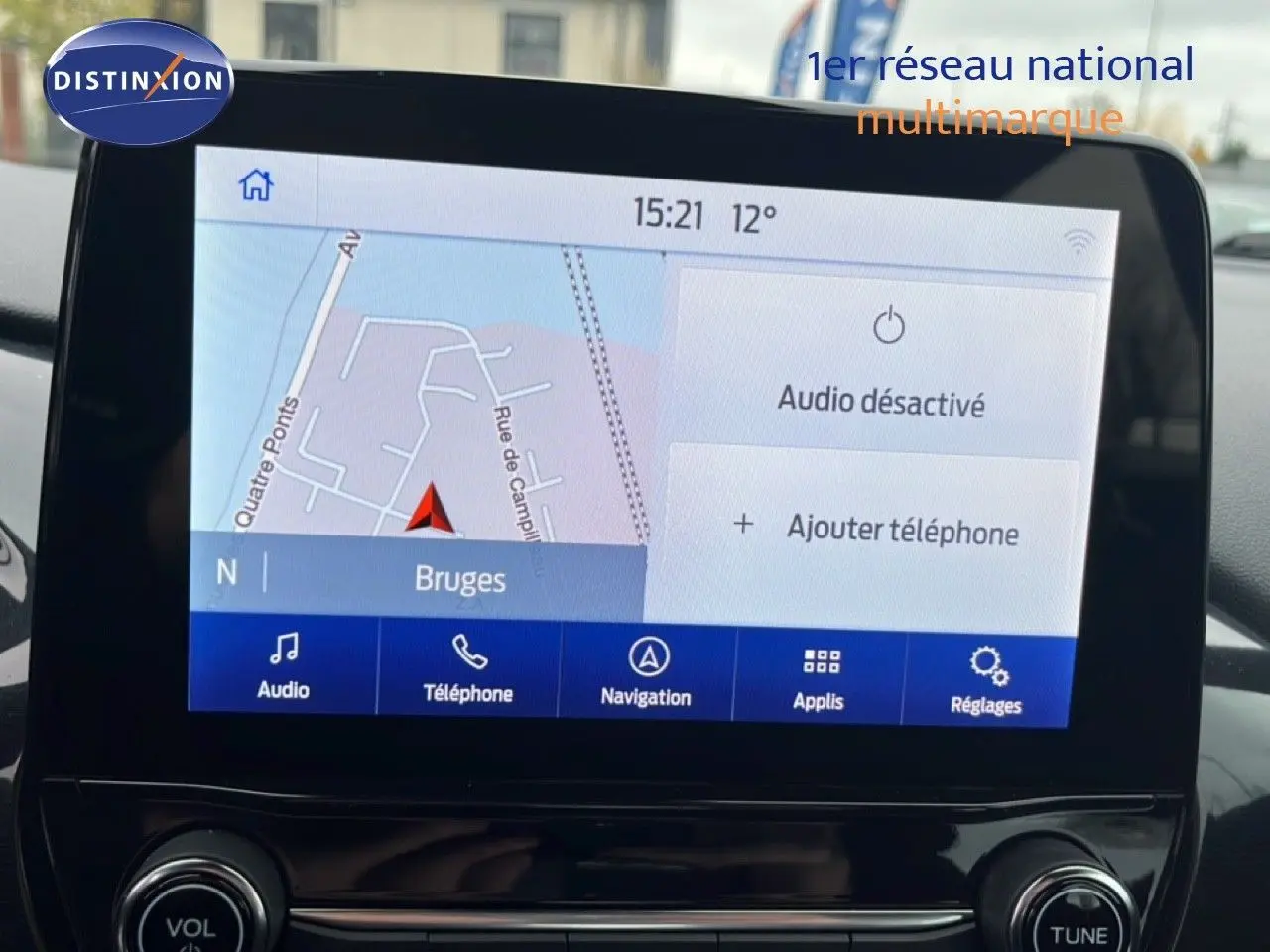 Écran tactile central du Ford Puma gris magnétique 2024 affichant la navigation et options audio désactivées.