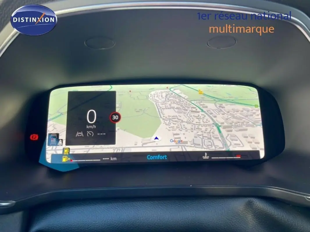 Affichage numérique du cockpit du Renault Captur 2025 avec carte GPS et informations de vitesse à 0 km/h.