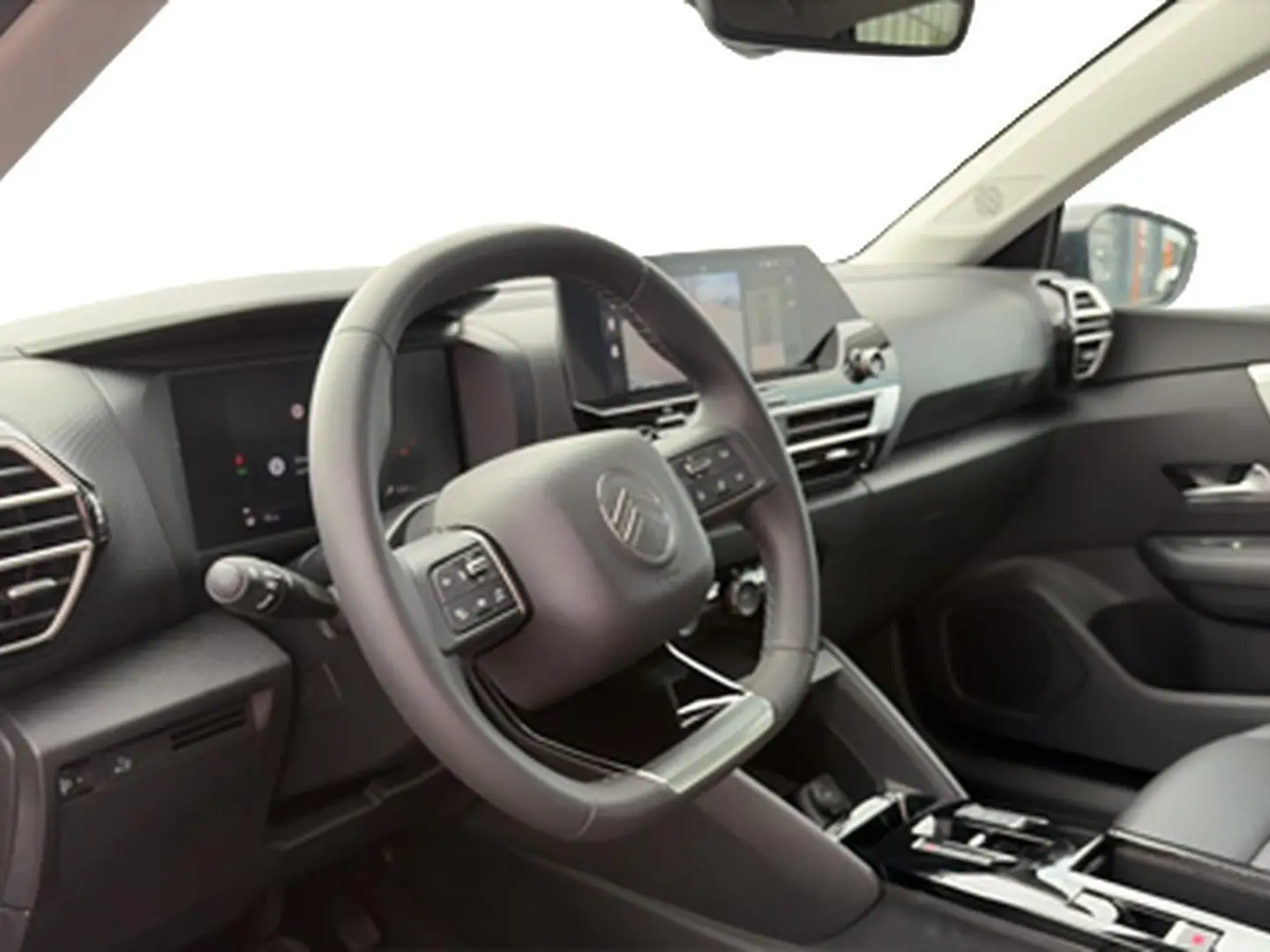Vue intérieure côté conducteur du Citroën C4 X 2025, volant cuir et tableau de bord avec écran tactile.