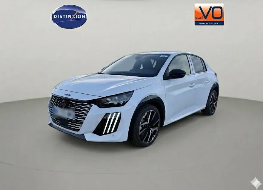 Peugeot 208 Hybrid 136 blanc vue 3/4 avant droit avec calandre noire et feux diurnes à LED verticaux.