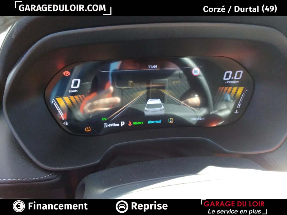 Combiné d'instruments numérique du MG ZS 1.5L Hybrid+ Luxury affichant vitesse, autonomie et assistance à la conduite.