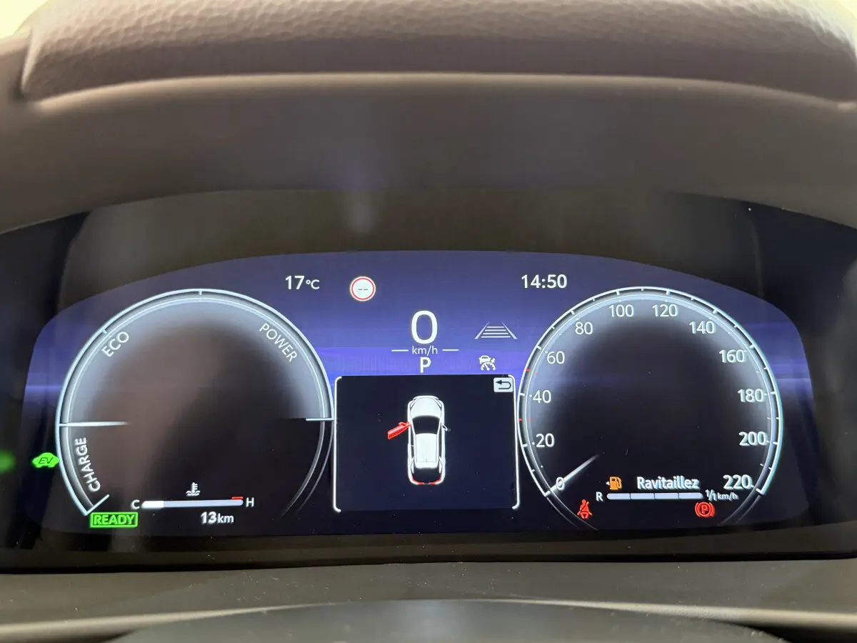 Combiné d'instruments numérique du Toyota C-HR 1.8 Hybride 140 Dynamic affichant vitesse et alertes.