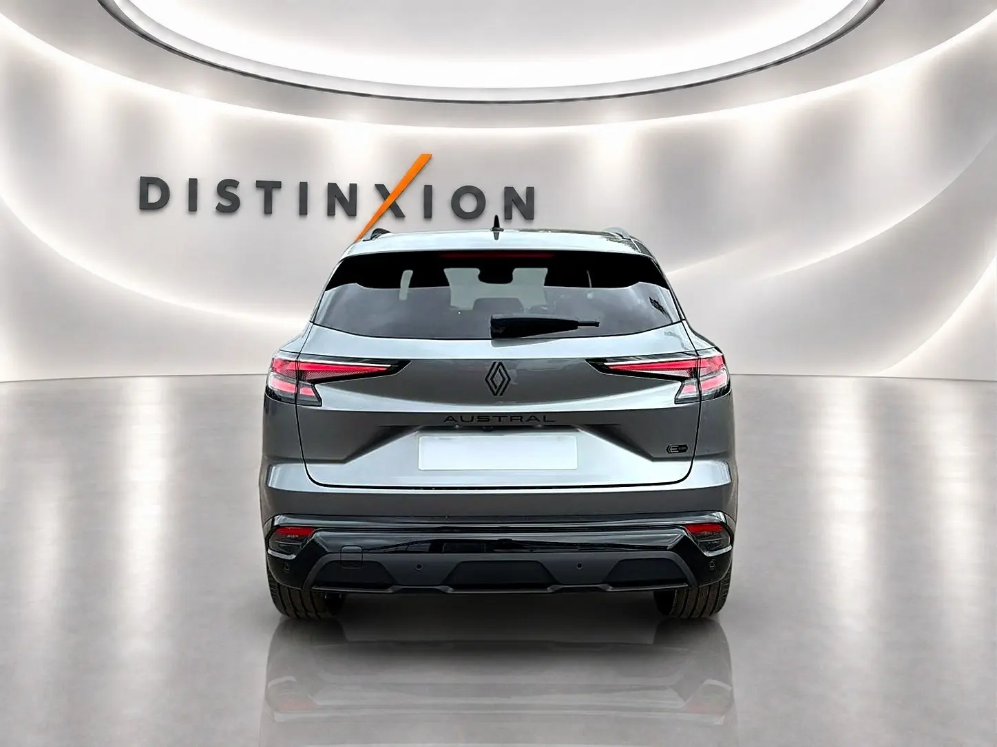 Vue arrière du Renault Austral gris schiste 2026 avec feux LED effilés et logo Alpine distinctif.