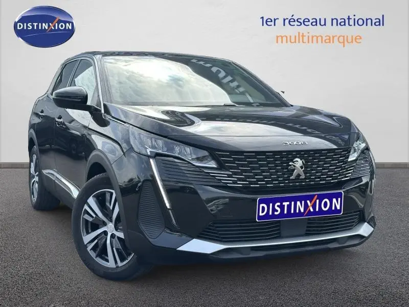 Peugeot 3008 Hybride Rechargeable noir Perla Nera vue 3/4 avant avec calandre distinctive et jantes alu.