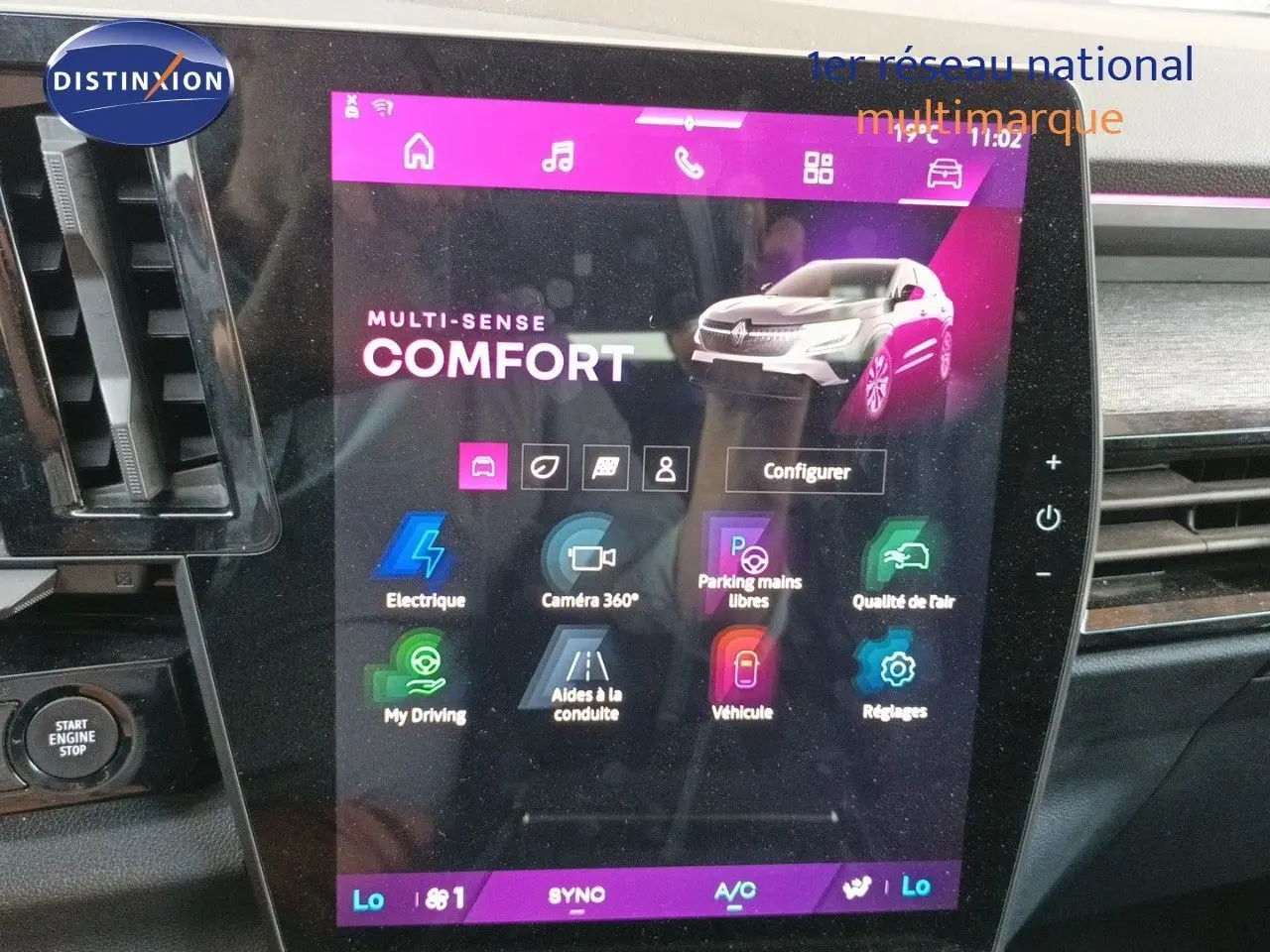 Écran tactile intérieur du Renault Austral 2025, affichant le mode Multi-Sense Confort avec image du véhicule gris schiste et toit noir.