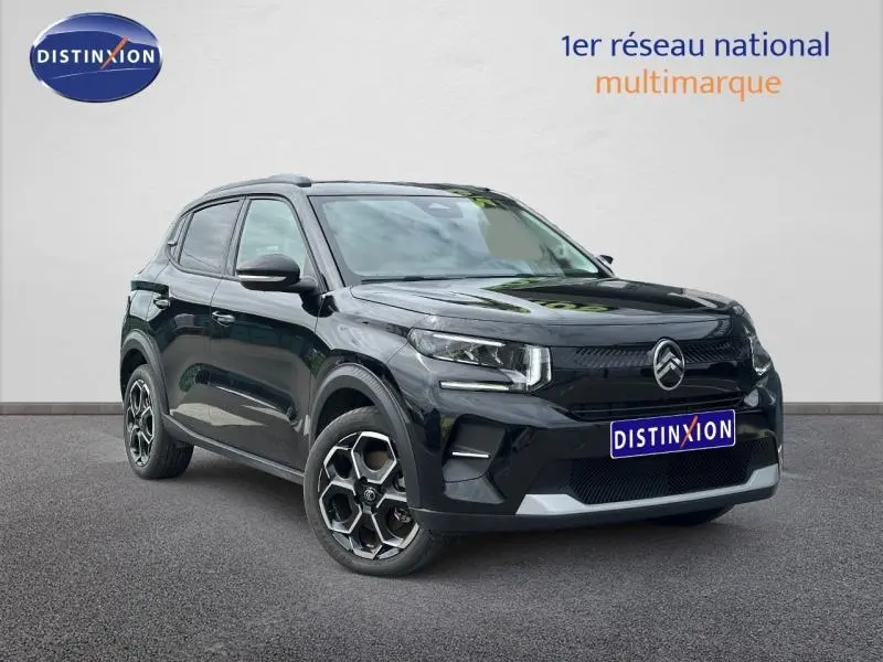 Citroën C3 électrique noir Perla Nera vue 3/4 avant avec jantes distinctives et calandre épurée.