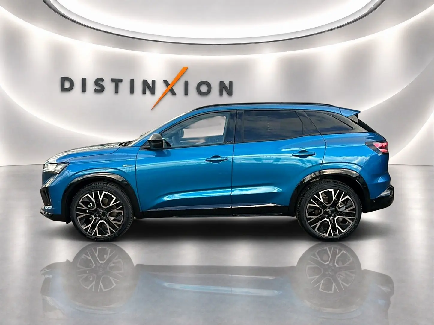 Profil droit du Renault Austral 2026 bleu outremer avec jantes alu noires et toit noir brillant.