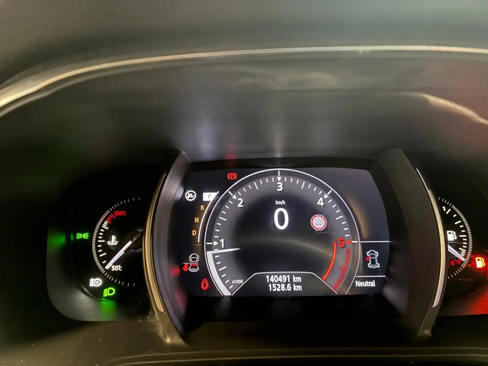 Tableau de bord numérique de Renault Mégane 1.7 BlueDCI 150 GT Line 2019, affichant 140491 km et indicateurs allumés.