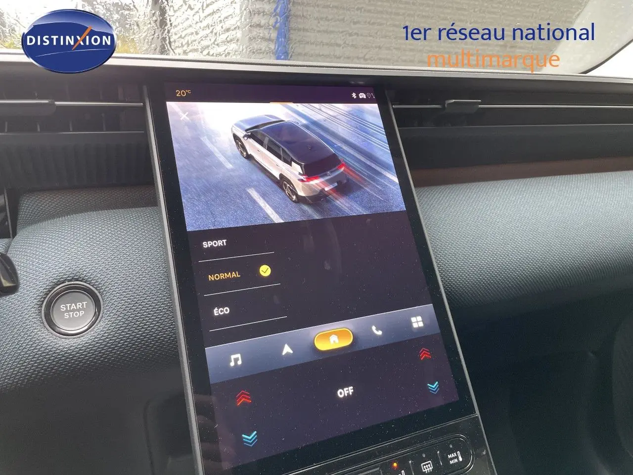 Écran tactile central du tableau de bord du Citroën C5 Aircross Hybrid 2026, affichant les modes de conduite.