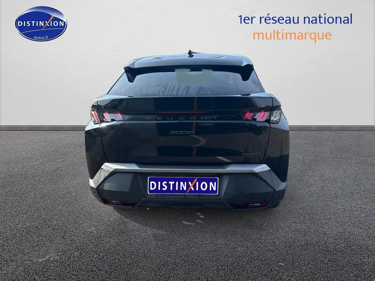 Vue arrière du Peugeot 3008 noir perla nera 2024 avec feux LED et becquet arrière distinctif.