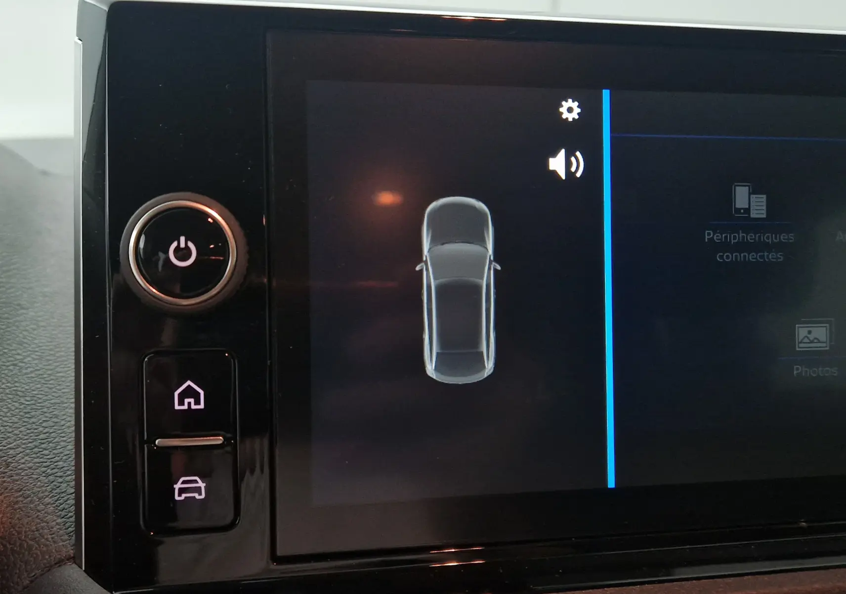 Écran tactile intérieur montrant une vue schématique du véhicule Opel Combo Life 2025 en bleu Kiama.