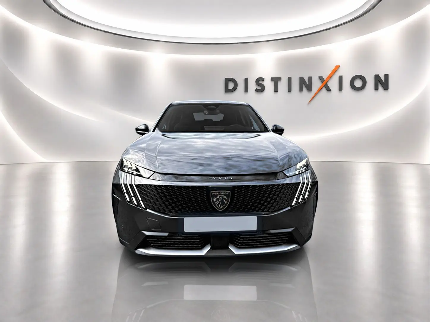 Vue frontale du Peugeot 3008 gris titane 2025 avec calandre noire et feux LED distinctifs en griffes.