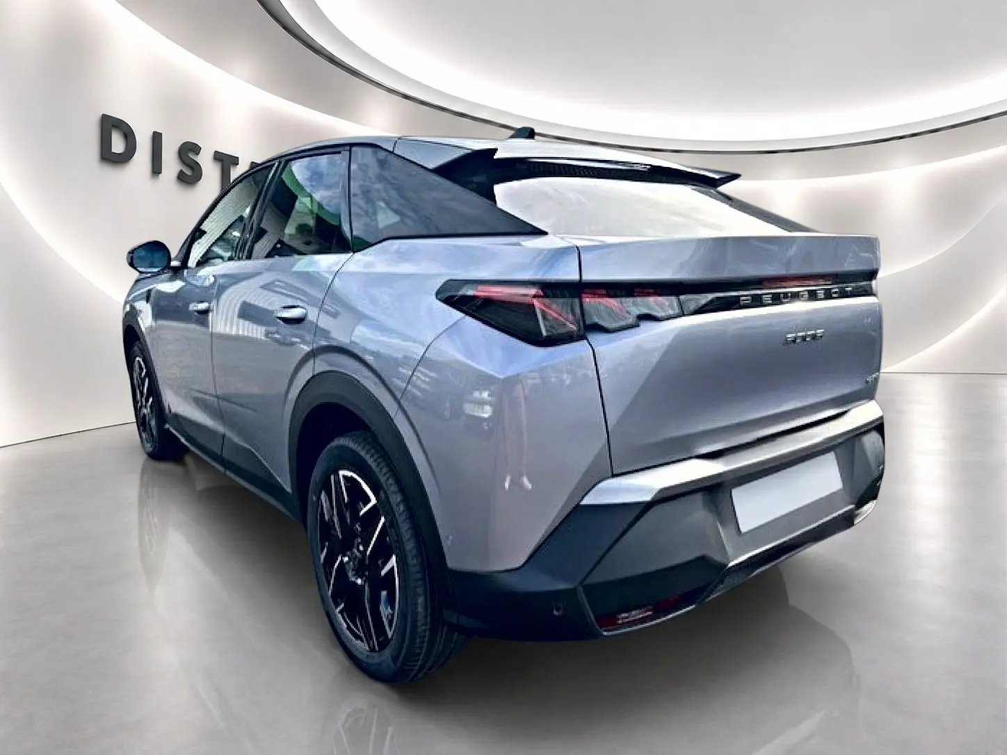 Vue 3/4 arrière droite du Peugeot 3008 gris artense avec feux arrière LED et jantes alliage noires.