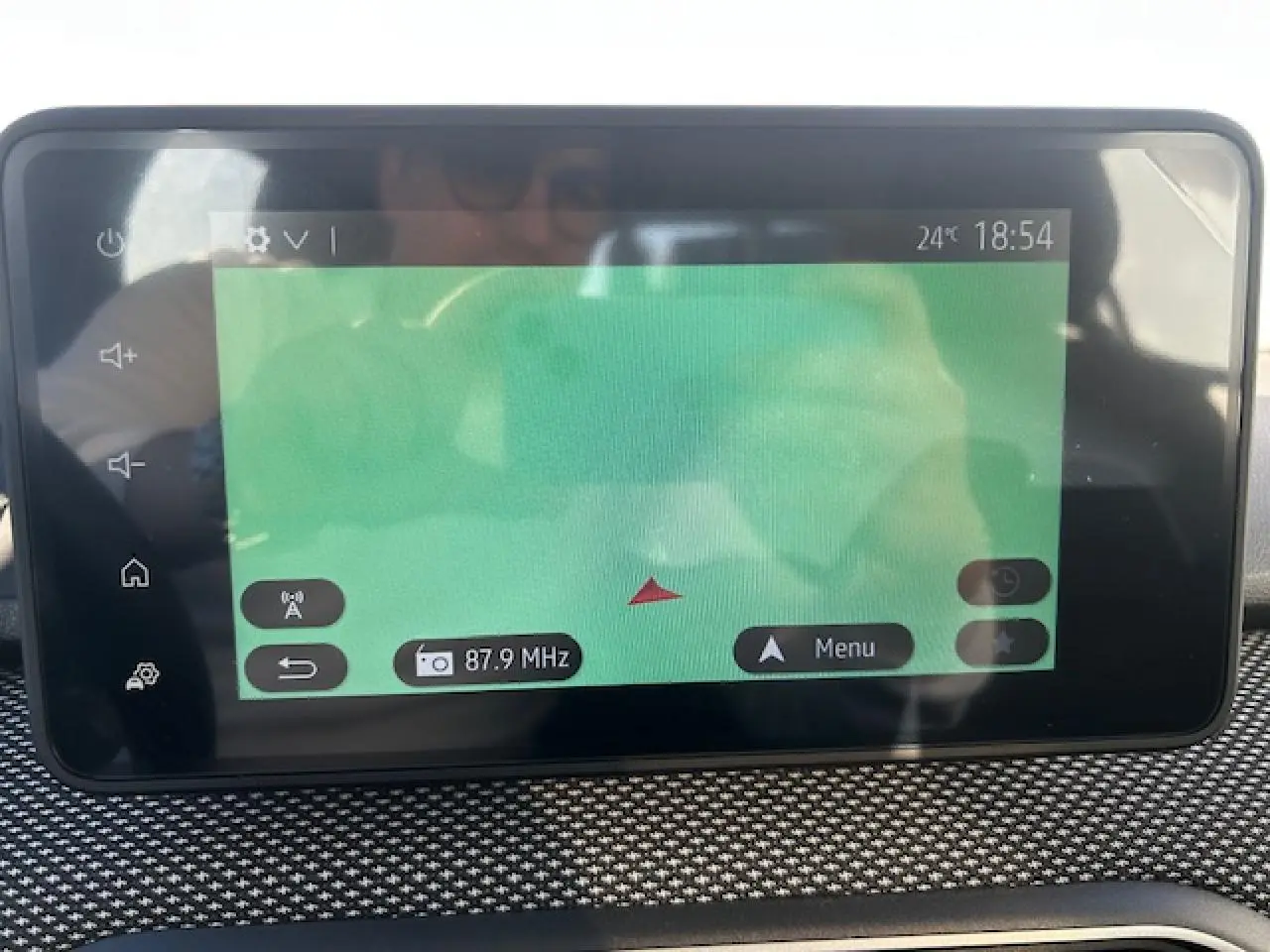 Écran tactile 8 pouces du système Media NAV de la Dacia Sandero Stepway 2025, affichant la navigation.