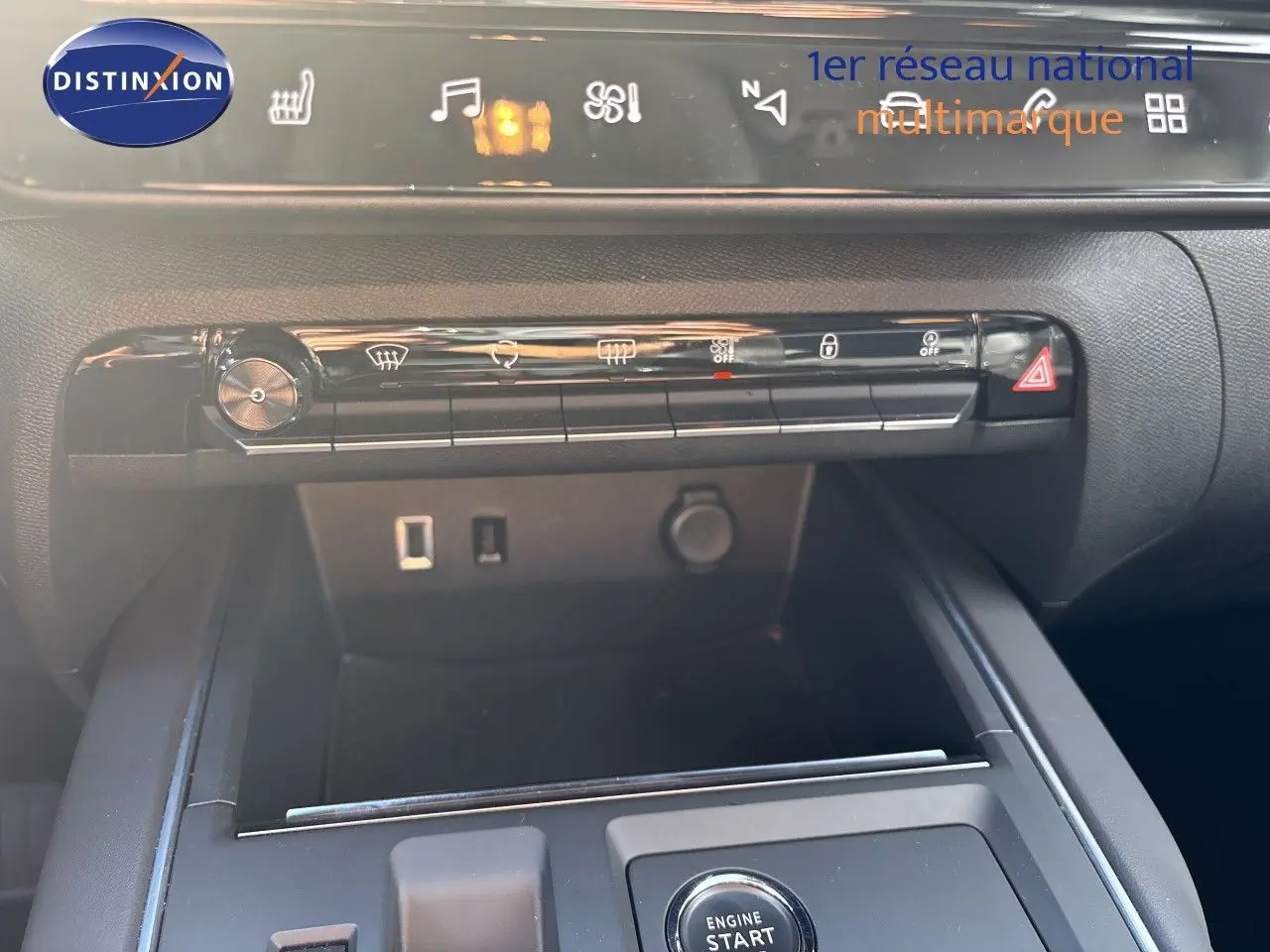 Vue rapprochée de la console centrale du Citroën C5 Aircross noir Perla Nera, avec commandes climatisation et bouton start.