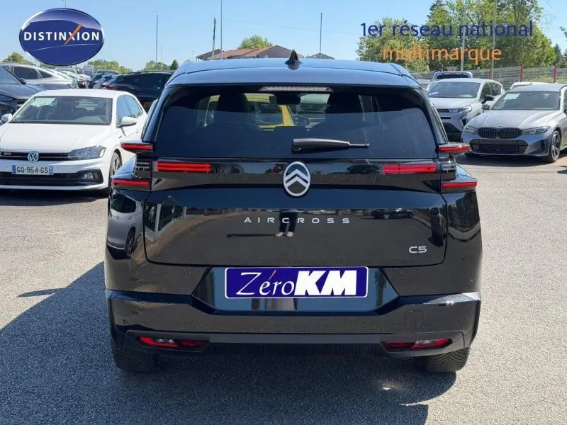 Vue arrière du Citroën C5 Aircross noir Perla Nera avec feux arrière LED horizontaux et logo centré.