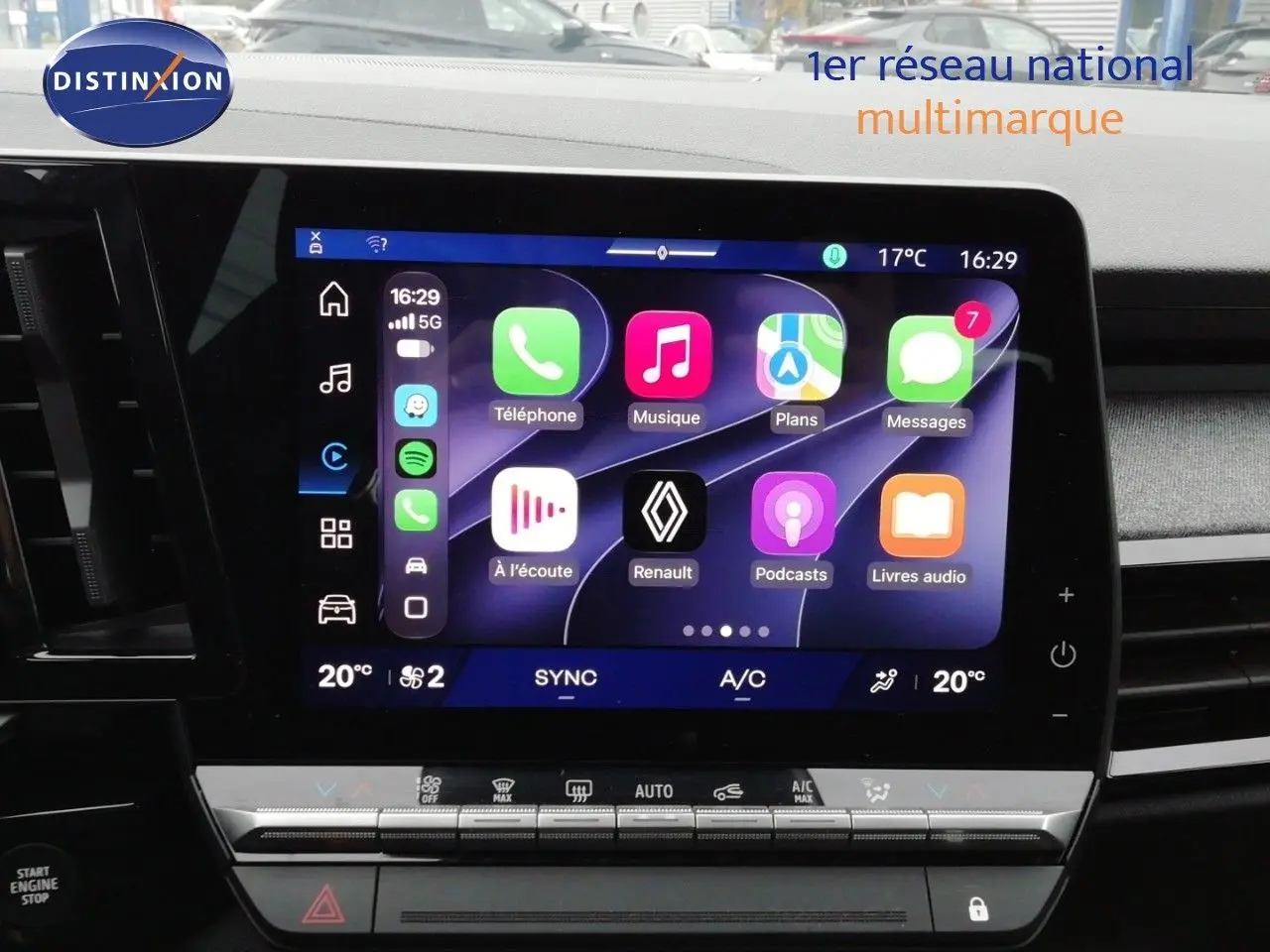 Écran tactile central du Renault Austral 2025 affichant l'interface multimédia avec applications connectées.