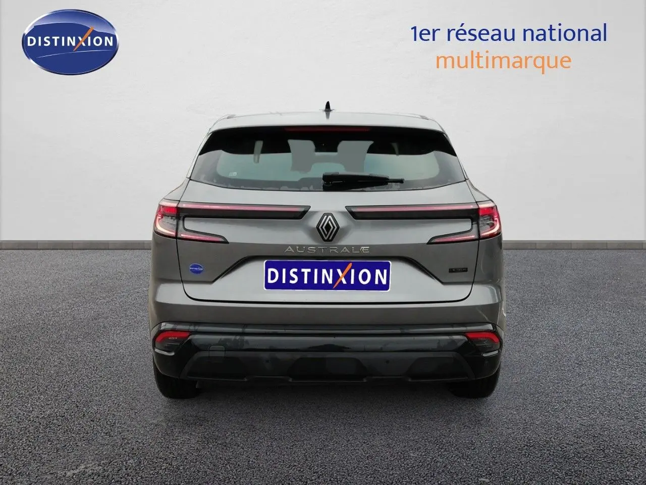 Vue arrière d'un Renault Austral gris schiste métal 2025 avec feux LED horizontaux et logo central distinctif.