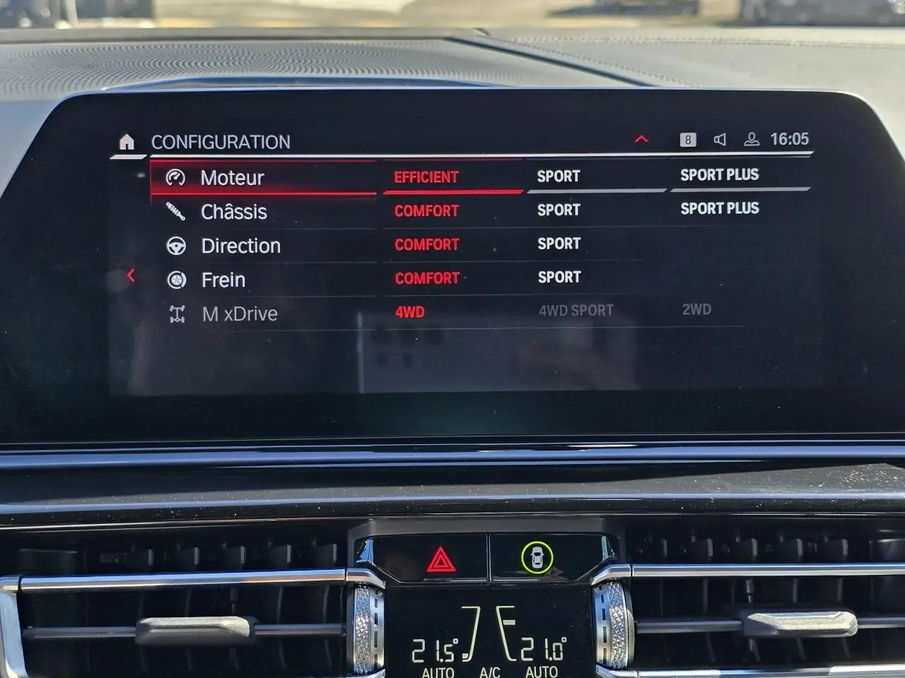 Écran central de configuration des modes de conduite sur BMW Série 8 Cabriolet M8 Competition 2021