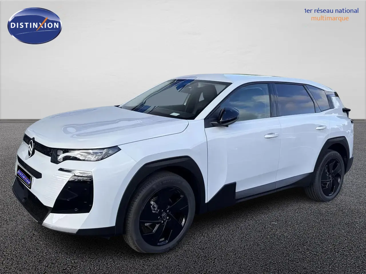 Vue 3/4 avant droite du Citroën C5 Aircross hybride blanc avec toit bi-ton noir et jantes noires.