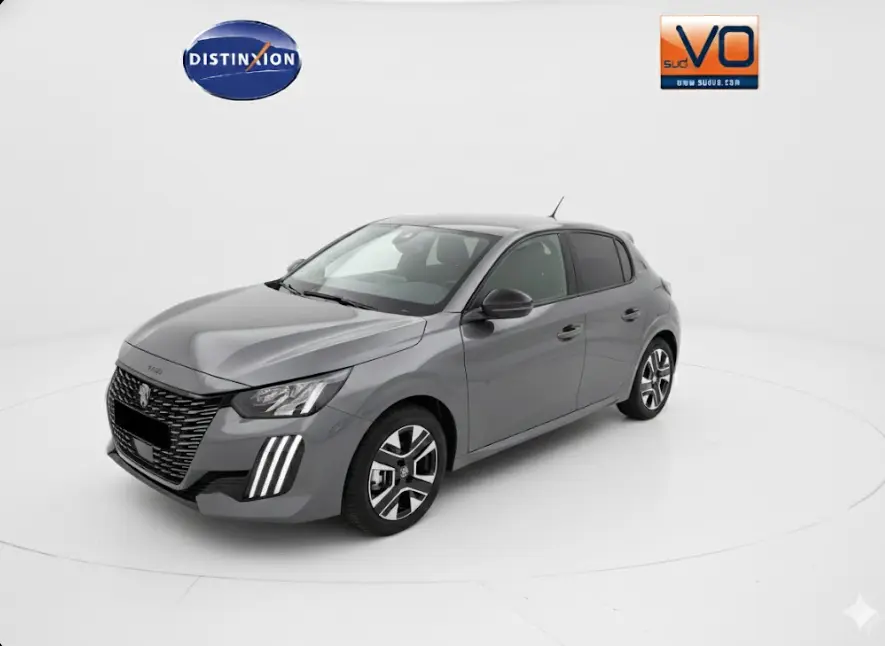 Peugeot 208 Hybrid gris vue 3/4 avant droit, avec feux diurnes à LED et jantes alliage 16 pouces.