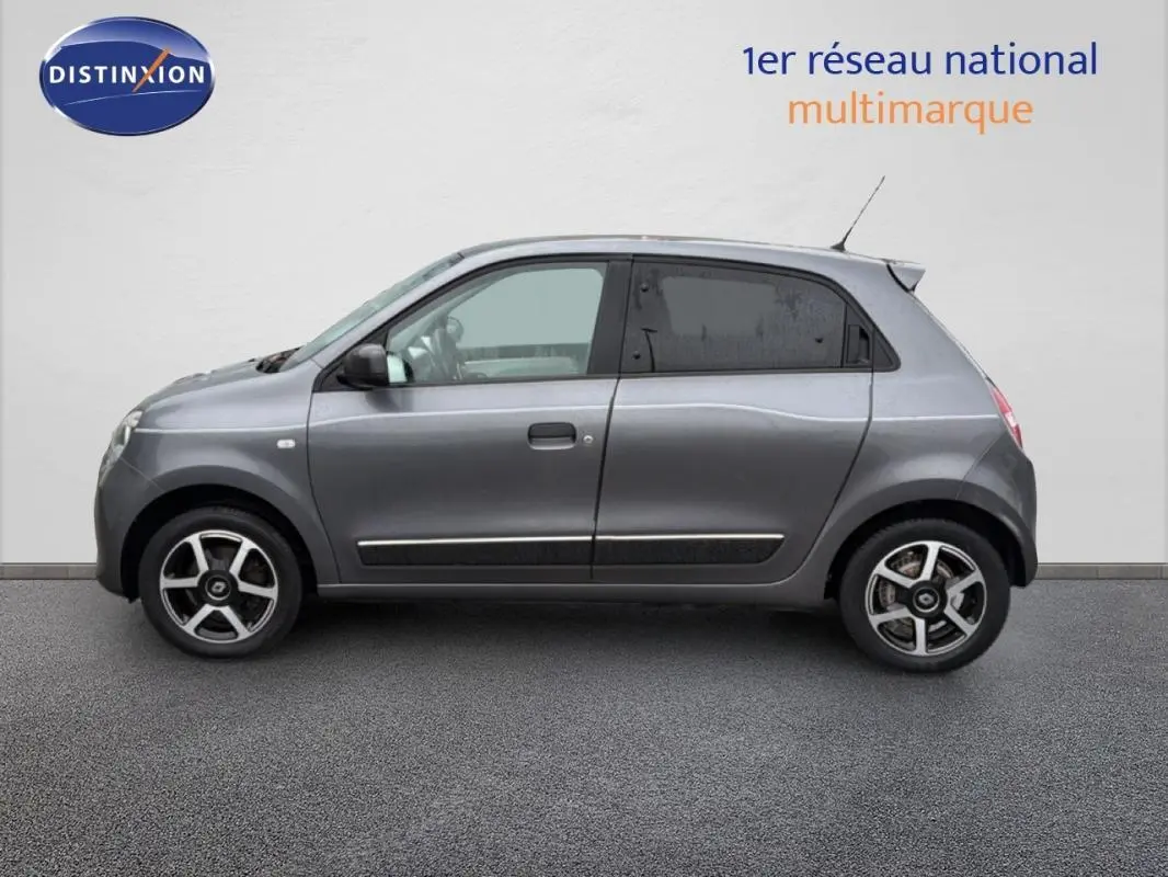 Profil droit d'une Renault Twingo III gris foncé avec jantes alliage et vitres surteintées, sur fond neutre.
