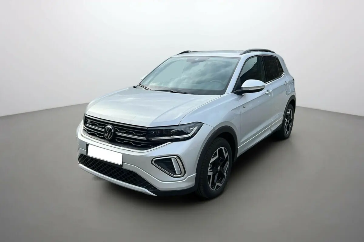 Volkswagen T-Cross TSI 116 DSG7 R-Line gris argent en 3/4 avant droit avec jantes alu 18 pouces et barres de toit.