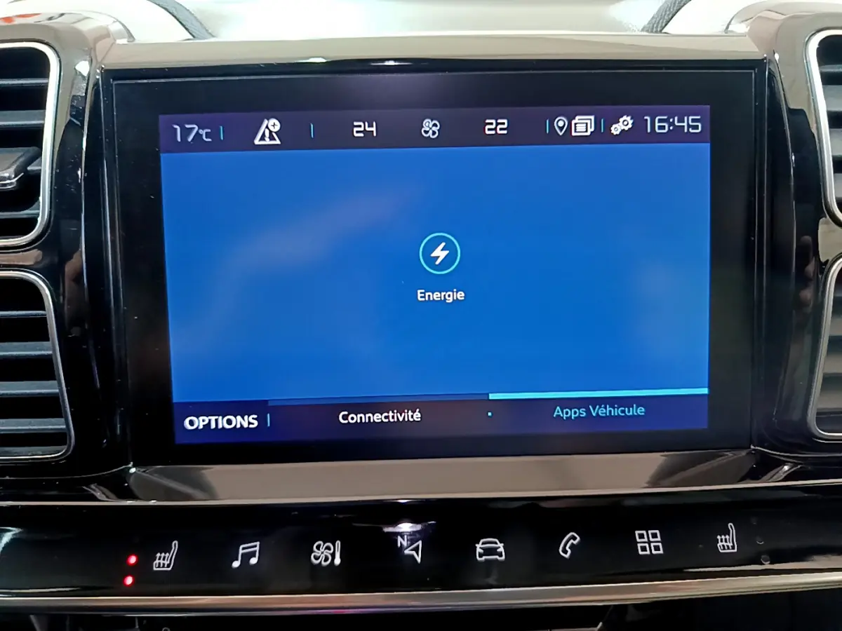 Écran tactile central affichant le menu énergie dans l'habitacle du Citroën C5 Aircross Hybrid noir de 2021.