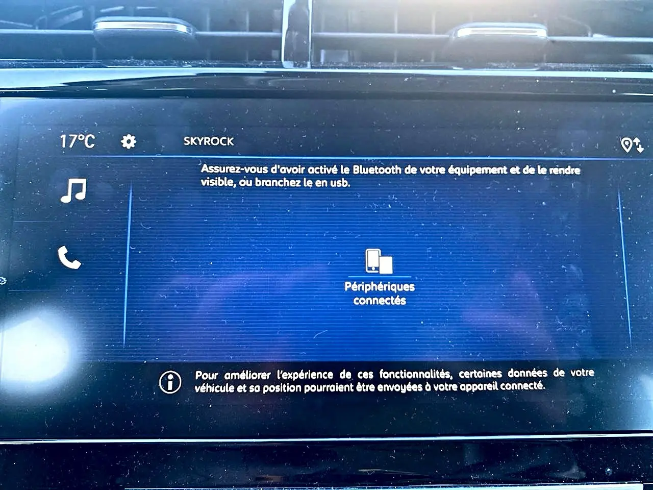 Écran tactile intérieur de l’Opel Corsa 2025 affichant la connexion Bluetooth et les réglages multimédia.