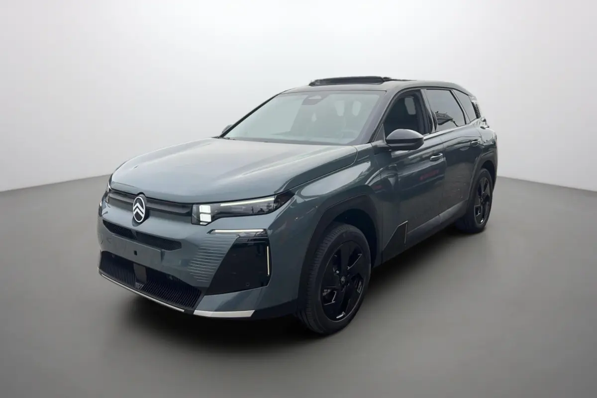 Citroën C5 Aircross New Hybrid 145 Max T.O vert Astoria, vue 3/4 avant avec toit noir et jantes noires.