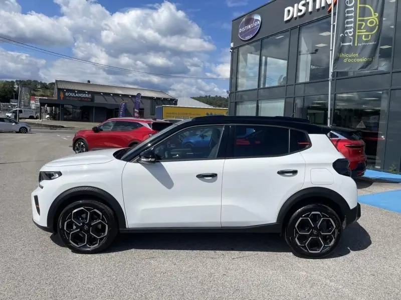 Citroën C3 Nouvelle 1.2 Turbo 100 cv Max blanche vue de profil côté gauche, toit noir et jantes noires distinctives.