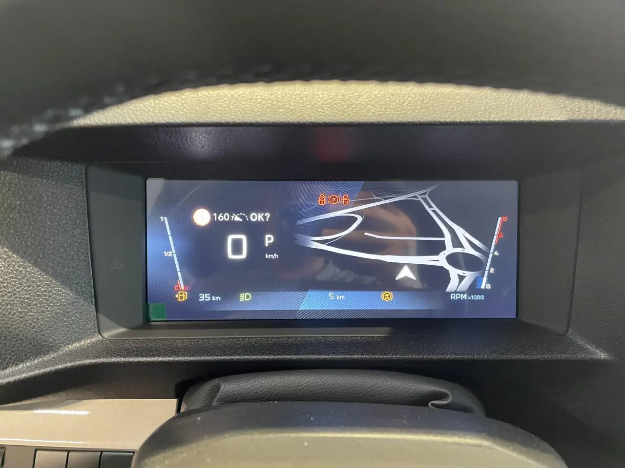 Combiné numérique 10'' HD du Peugeot Expert Fourgon gris Artense, affichant vitesse et navigation.