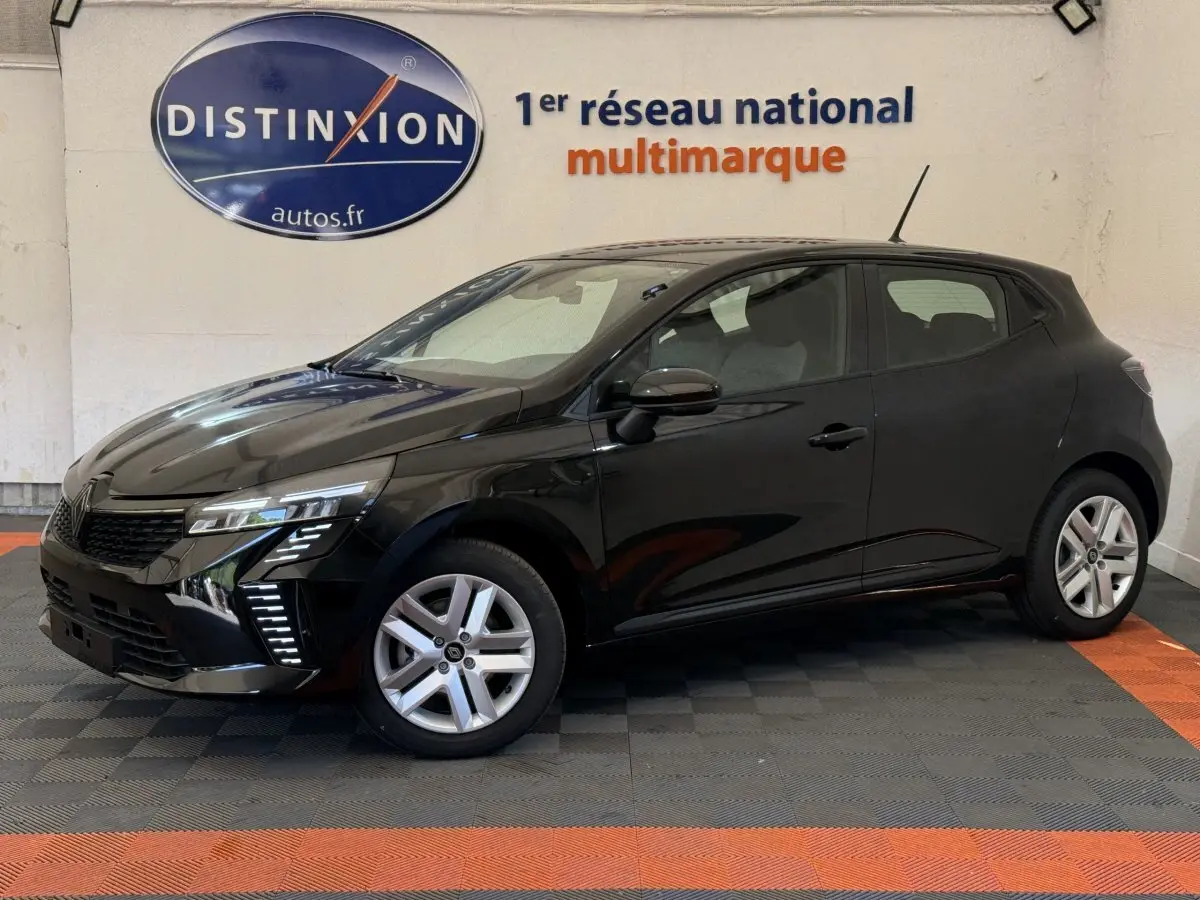 Renault Clio Evolution Blue dCi 100 noir vue de profil côté gauche avec feux LED et jantes alliage.