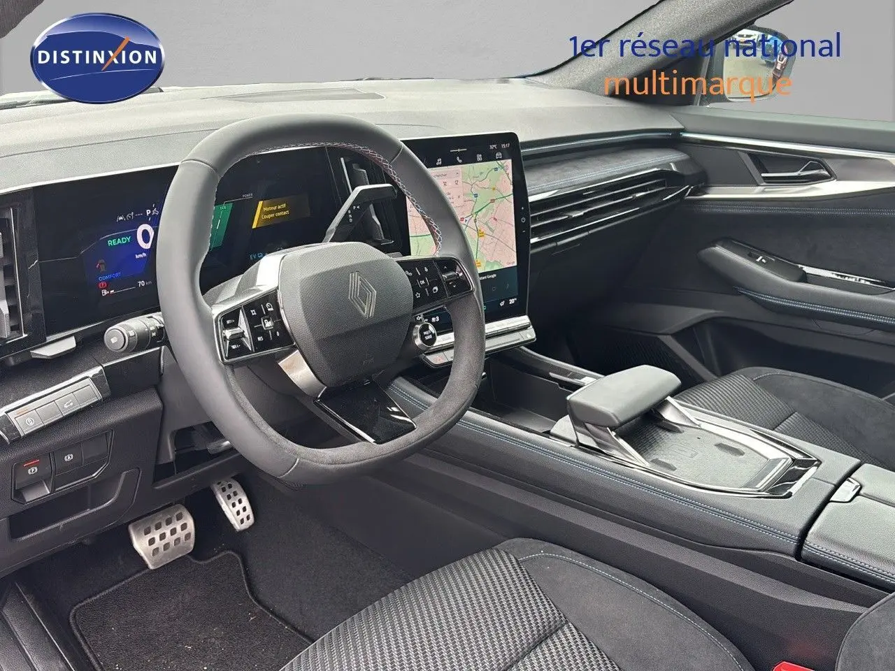 Intérieur moderne du Renault Austral 2024, vue côté conducteur sur le tableau de bord et écran tactile central.