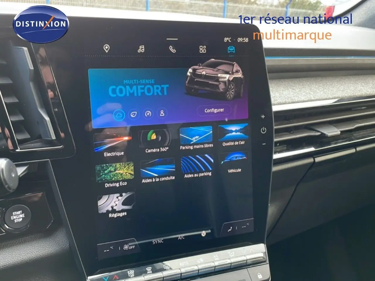 Écran tactile central affichant le mode confort du Renault Espace gris schiste métal, vue intérieure avant droite.