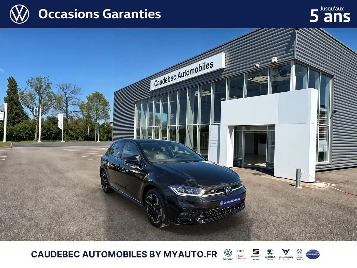 Volkswagen Polo 1.0 TSI noir intense nacré vue 3/4 avant droit devant concession Caudebec Automobiles.