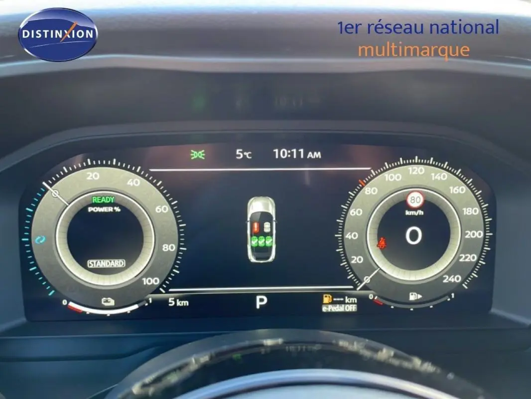 Tableau de bord numérique du Nissan Qashqai 1.5 E-POWER 205CH N-CONNECTA affichant la vitesse et l'autonomie.