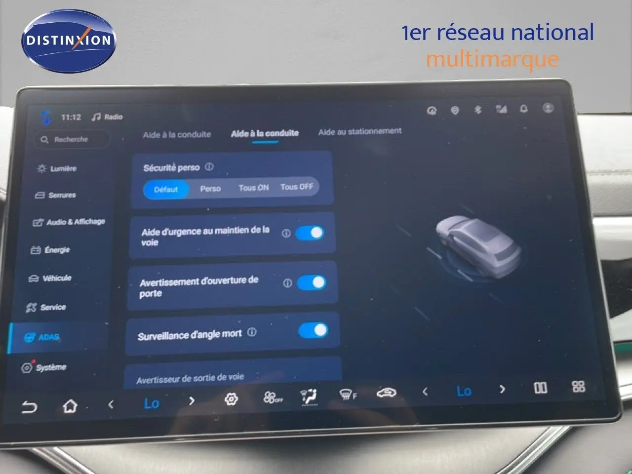 Écran tactile intérieur du BYD SEAL U 2026 affichant les réglages d’aide à la conduite sur fond sombre.