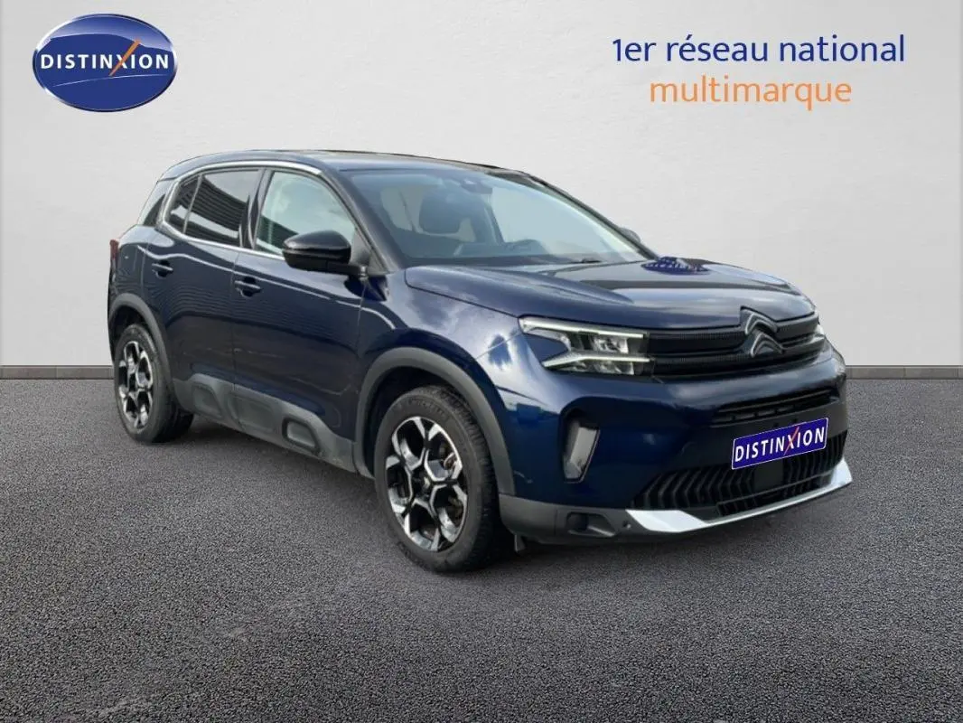 Citroën C5 Aircross bleu 3/4 avant droit, avec jantes aluminium et détails noirs contrastants.