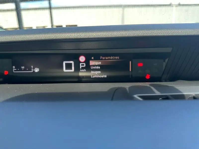 Affichage numérique du tableau de bord de la Citroën C3 Aircross 2026, vue frontale centrée sur les paramètres.