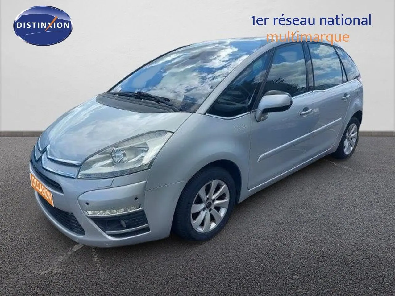 Citroën C4 Picasso gris alu métal vue 3/4 avant droit avec feux LED et jantes alliage.