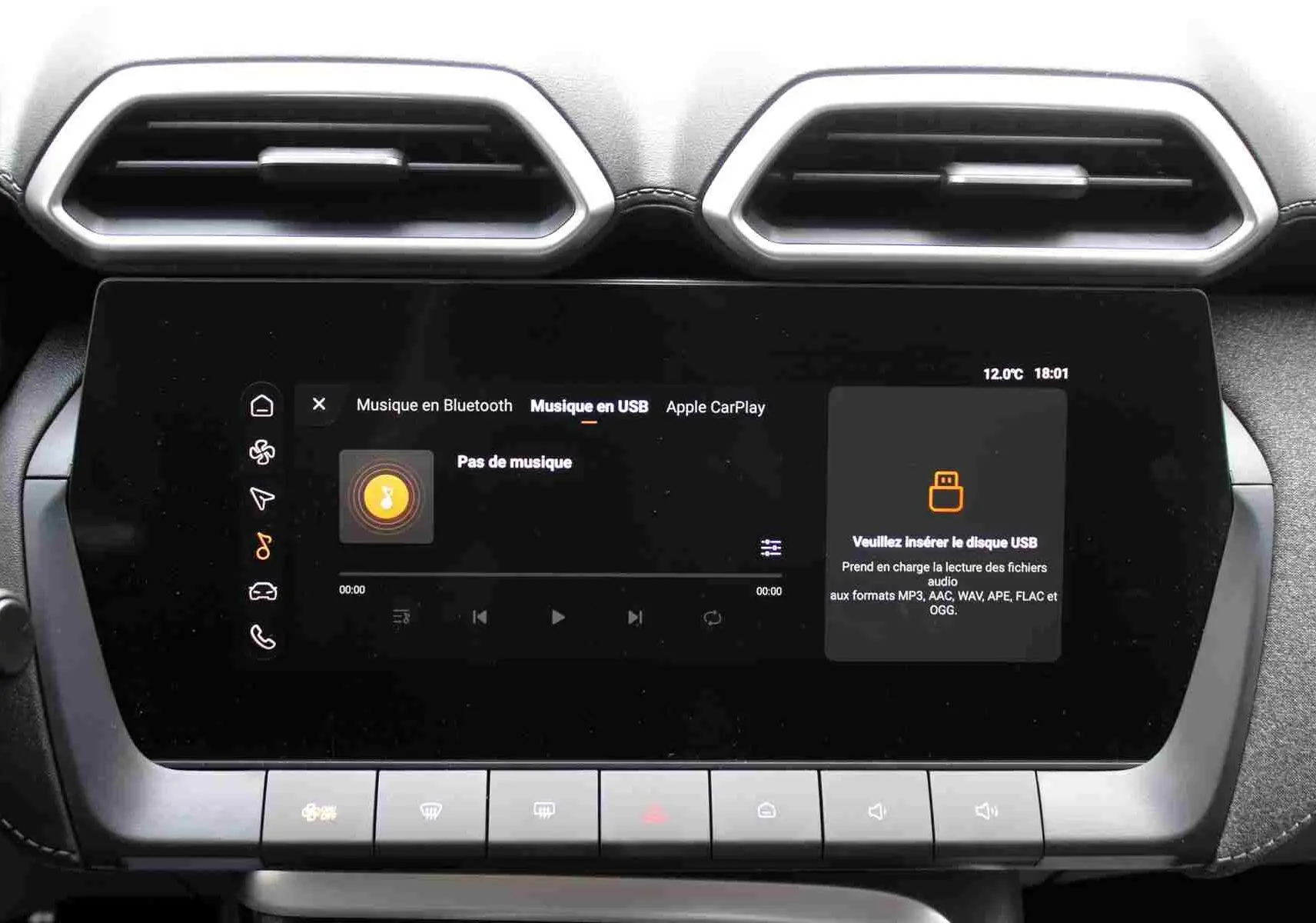 Écran tactile central du MG ZS 1.5L Hybrid+ 2026 affichant les réglages de conduite avec icône du SUV blanc.